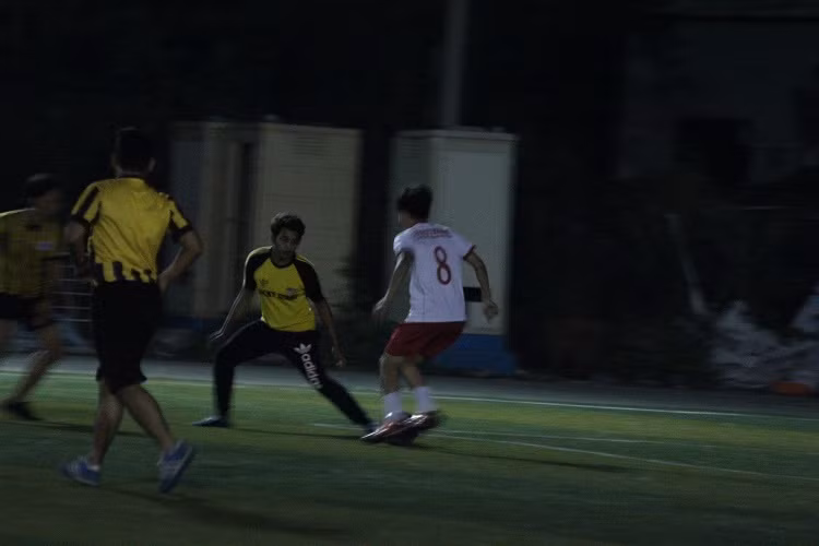 Chia sẻ về trận đấu giao hữu này, chị Hoàng Yến (Lá Đỏ) nói: "Với sự giúp đỡ rất nhiều kiều bào tại Myanmar, chị Yến đã tổ chức ra trận đấu này nhằm thắt chặt tình cảm giữa CĐV hai nước.