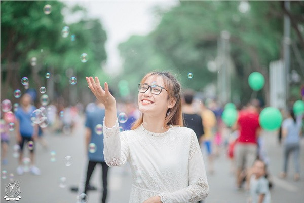 Mặc dù chỉ là cú lừa với tính chất mua vui, giải trí nhưng không ít người hiểu nhầm cho rằng anh đang câu like, làm lố, số khác lại đặt câu hỏi liệu có phải anh chàng chưa thực sự đủ trình độ chụp ảnh cho khách?