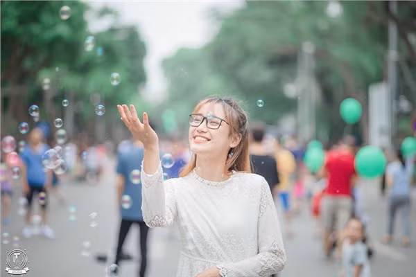 Mặc dù chỉ là cú lừa với tính chất mua vui, giải trí nhưng không ít người hiểu nhầm cho rằng anh đang câu like, làm lố, số khác lại đặt câu hỏi liệu có phải anh chàng chưa thực sự đủ trình độ chụp ảnh cho khách?