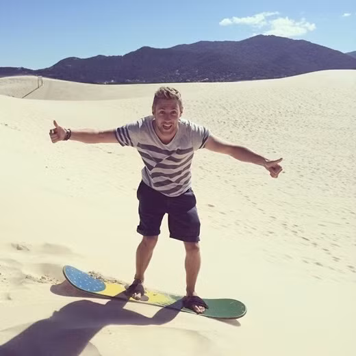 Johnny Ward đã không để tiền bạc trở thành một rào cản ngăn mình đến gần với thế giới.