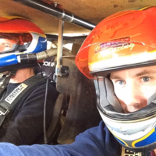 Trong vòng 3 năm, với kiểu du lịch bụi, anh ghé thăm hơn 150 đất nước bằng số tiền kiếm được từ… chiếc laptop.