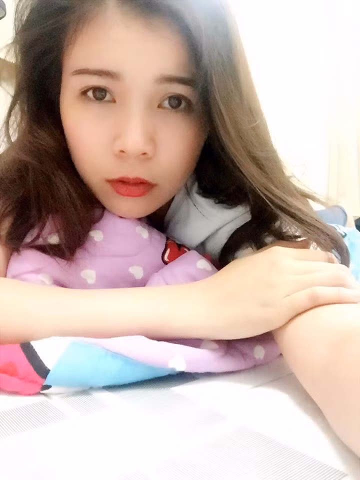 Còn với sự nghiệp người mẫu ảnh, Yi Trần nói rằng lúc đầu chỉ là vì thích được chụp ảnh, vậy mà cũng gắn bó với cái nghề người mẫu này được 3 năm rồi.