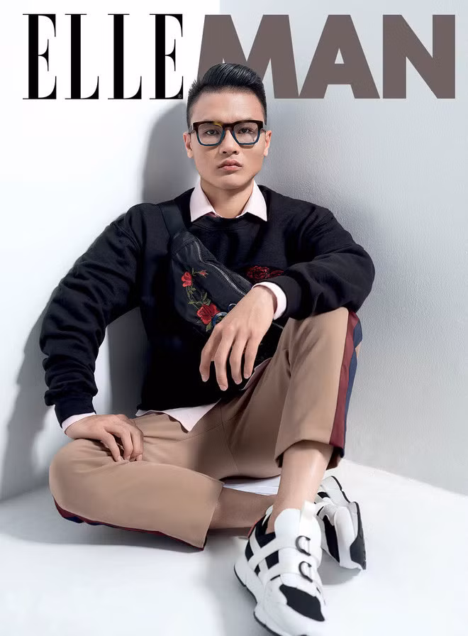 Khoác lên mình những bộ trang phục rất thời trang, cùng vẻ ngoài điển trai, có chút lạnh lùng đã giúp Quang Hải thay đổi hoàn toàn so với những gì khán giả vẫn thấy trên sân cỏ.