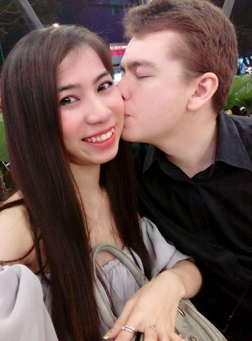 Chàng kỹ sư người Úc Gennady Bolotov (27 tuổi) và cô sinh viên Mai Chu (22 tuổi, ở Đồng Tháp) từng là bạn bè quen nhau qua mạng xã hội trong một thời gian dài nhưng chưa từng gặp nhau một lần. Năm 2015, cặp đôi lạ đời này đã có cơ hội gặp gỡ khi Gennady đến Việt Nam du lịch và Mai Chu làm hướng dẫn viên cho anh.