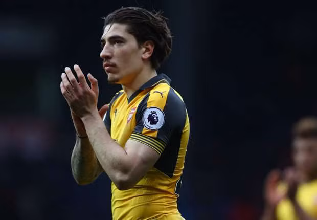 Bellerin bị tẩy chay, Barcelona tranh thủ ép giá: Theo thông tin chuyển nhượng bóng đá mới nhất từ tờ Express, Barcelona đã quyết định tái khởi động kế hoạch tiếp cận Bellerin. Tuy nhiên khác với tâm lý mua Bellerin bằng mọi giá, lúc này đội bóng của TBN chỉ còn muốn mua hậu vệ này với mức giá chỉ 34 triệu bảng. Ảnh: Express.