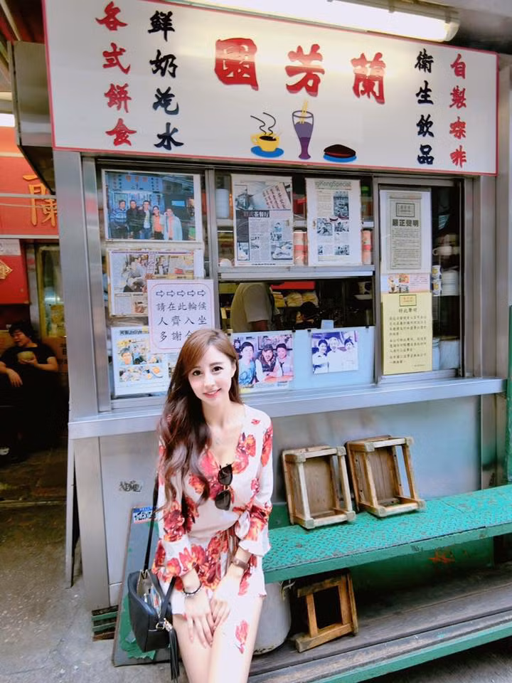 Cũng nhờ nhan sắc của mình, Rita Cao cũng là gương mặt được cộng đồng mạng yêu thích. Cô bạn này có hơn 100.000 người theo dõi trên Instagram và hơn 400.000 hâm mộ trên Facebook.