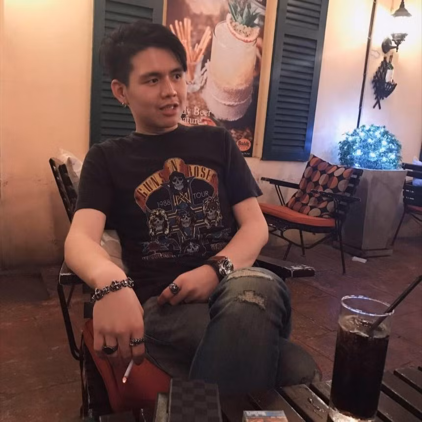 Theo Mos chia sẻ, cân nặng hiện tại của anh là 70kg và chưa bằng một nửa trọng lượng trước kia. Đồng nghĩa với việc anh đã vứt bỏ gần 100kg – một con số đáng kinh ngạc nhưng là thành quả của sự quyết tâm và bền bỉ.