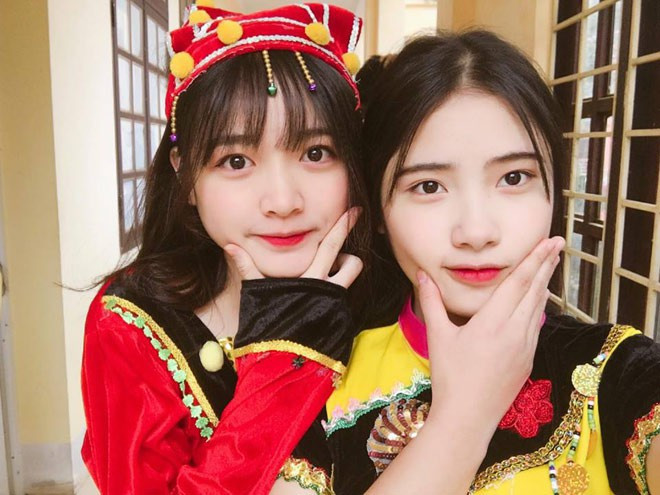 Hằng ngày, sau giờ học trên lớp Thảo ra chợ phụ giúp mẹ bán hàng.