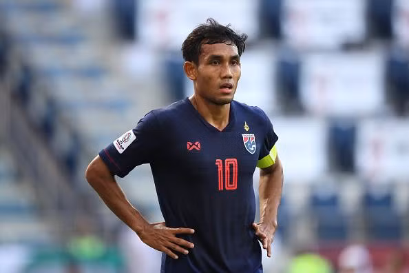 Thái Lan cũng có 2 ngôi sao được định giá rất cao là Teerasil Dangda với giá 900.000 euro.