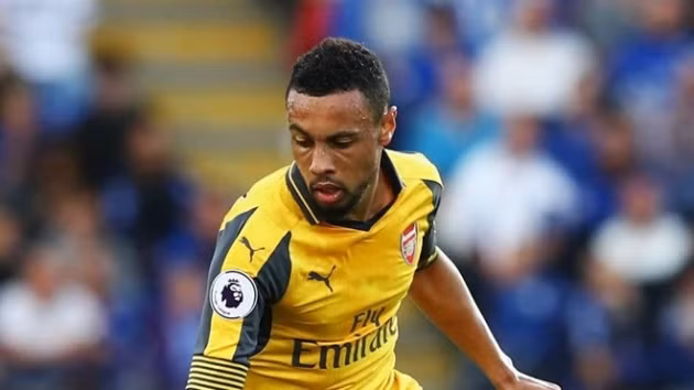 Liên tục mắc lỗi phòng ngự và nếu trọng tài mạnh tay hơn trong những tình huống rút thẻ thì chắc chắn Francis Coquelin sẽ không xuất hiện trọn vẹn 90 phút trên sân King Power trong trận hòa vừa qua của Arsenal với ĐKVĐ Leicester City.