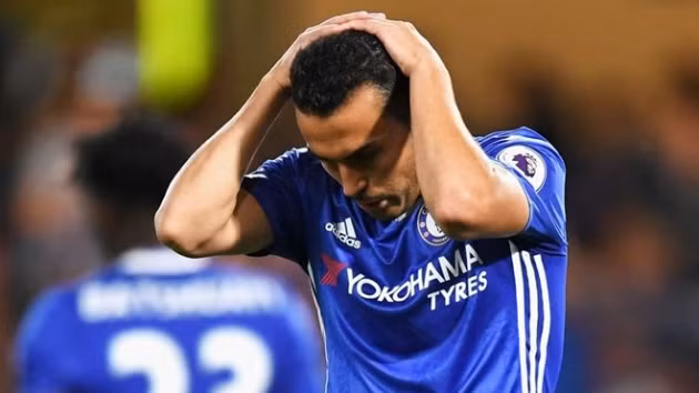 Thể hình thấp bé khiến Pedro chìm nghỉm giữa hàng phòng ngự cao lớn của Watford và mờ nhạt dần theo thời gian.