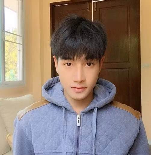 Chính những lời mời cộng tác chụp ảnh thời trang khiến tên tuổi của anh chàng này càng được chú ý và thu hút được vô vàn fan hâm mộ.