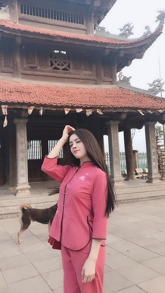 Sau đó, Thư Dung này lại bị đặt nghi vấn là 1 mắt xích trong đường dây bán dâm nghìn USD.