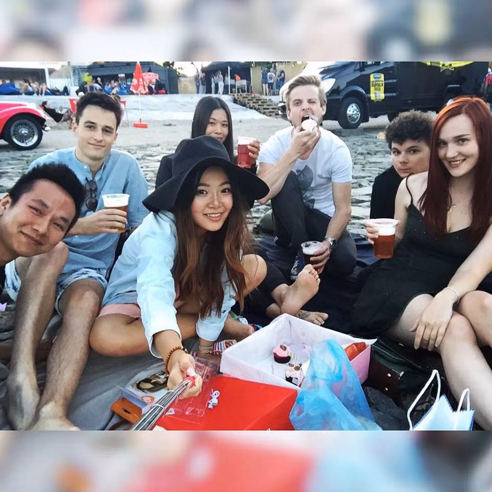 Ngọc Thúy hiện đang học thạc sĩ tại Trường Đại học Kinh tế (University of Economics ) ở Prague, Cộng hòa Séc. Vừa qua, bằng tài năng của mình, cô đã trúng tuyển vào vị trí thực tập sinh của công ty phát triển phần mềm danh tiếng thế giới là Google.