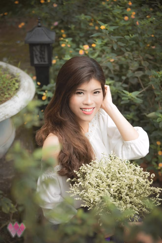 Khác với Lê Khánh Ninh, cô nàng Vũ Phương Linh (SN 1994, Hà Nội) lại cho nhiều người thấy mình là một "bông hoa vô thường" bởi vẻ khỏe khoắn và cá tính của mình.