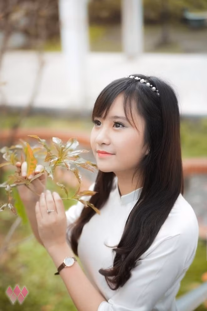 Sở hữu đôi mắt tròn và làn da trắng sáng, Lê Thị Mỹ Linh (SN 1997, Ninh Bình) theo học lớp 60XD5 - Khoa Xây dựng dân dụng và Công nghiệp khiến nhiều người ngỡ rằng cô là nữ sinh cấp ba.