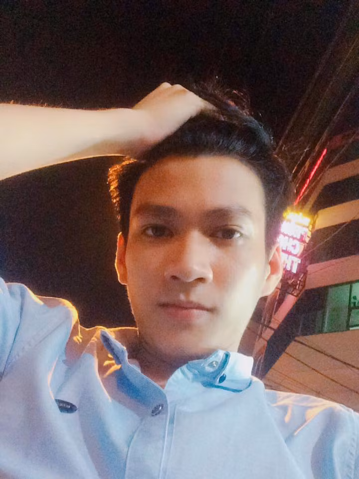 Bên cạnh đó, Tấn Hậu cũng tiết lộ với tờ Zing rằng, cậu đã tìm khá nhiều hình ảnh về ngài Justin Trudeau trên mạng Internet và tác phẩm thành công được cũng là nhờ thần thái, ánh mắt và nụ cười thân thiện của vị thủ tướng thủ tướng Canada.