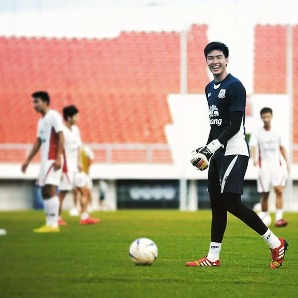 Từ khi nổi tiếng, các trận bóng của CLB mà anh tham gia không bao giờ vắng khán giả, đặc biệt là các khán giả nữ.