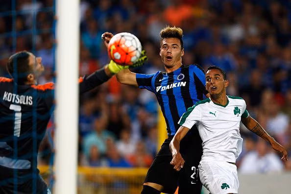 Dion Cools là cầu thủ có bố là người Bỉ và mẹ là người Malaysia. Năm 19 tuổi, Cools bắt đầu sự nghiệp thi đấu chuyên nghiệp trong màu áo của CLB Oud Heverlee Leuven. Sau đó với tài năng của mình, Cools đã được CLB Club Brugge đưa về vào mùa hè vừa qua. Mặc dù đã thi đấu trong màu áo U19 Bỉ tại giải U19 thế giới nhưng Cools vẫn đủ điều kiện để quay về thi đấu cho ĐT Malaysia nếu như anh muốn.