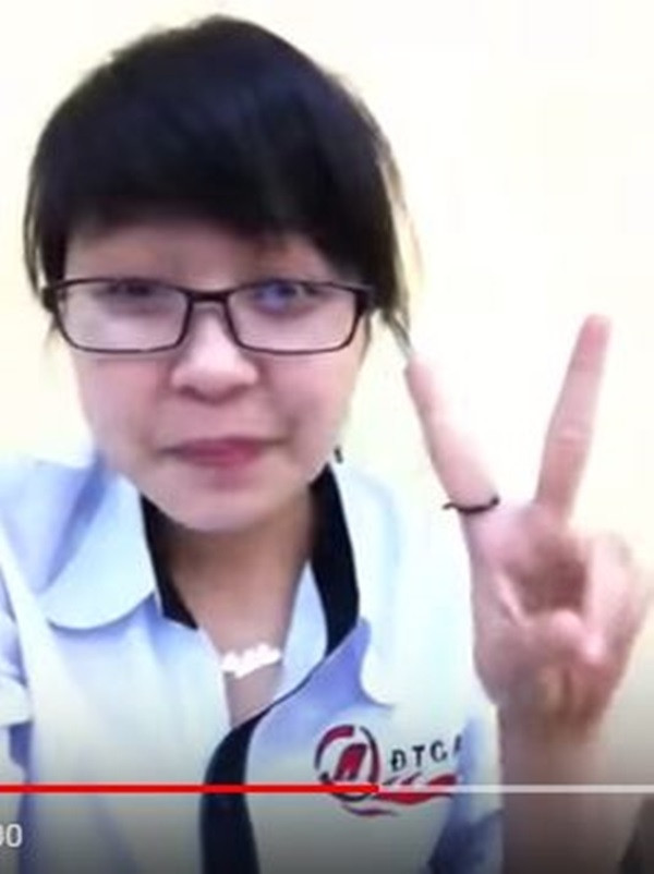 Nhiều cư dân mạng còn đặt ra nghi án Trâm Anh đã phẫu thuật thẩm mỹ để có được vẻ đẹp như hiện tại. Vì trong những bức ảnh cũ, có thể thấy rõ phần cánh mũi của hot girl World Cup này khá to và sống mũi cũng không được thẳng.