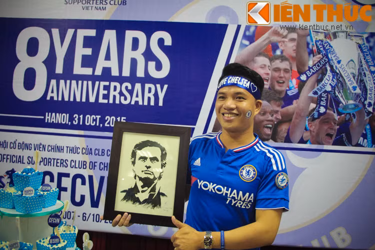 Bên cạnh đó, còn có rất nhiều phần quà lưu niệm được các fan trao cho nhau trong buổi sinh nhật ý nghĩa này.