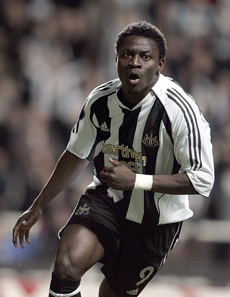 Trong trận đấu giữa Newcastle và Tottenham năm 2007, tiền đạo Obafemi Martin đã có một khoảnh khắc đáng nhớ nhất trong sự nghiệp với bàn san bằng tỷ số 2-2 cho Newcastle. Nhận bóng từ đồng đội ở cự ly khoảng gần 20m, tiền đạo người Nigeria mất một nhịp khống chế sau đó tung ra cú dứt điểm bằng chân trái rất uy lực đưa bóng đi vào góc cao khung thành. Vận tốc của trái bóng lên tới 134,4 km/h.