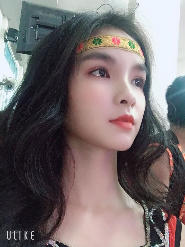 Đặc biệt, dù mới chỉ là cô sinh viên năm 2, nhưng nữ sinh 9X Nha Trang - Hồng Đoan đã "dắt túi" nghề tay trái cho mình với công việc kinh doanh online.