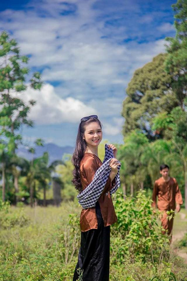 Lượng follow trên facebook và Instagram cá nhân của Hồng Đoan tăng lên đáng kể ngay sau khi đoạn clip được đăng tải trên mạng xã hội. Tuy nhiên, cô nàng cũng không tự nhận mình là hot girl vì cô cho rằng mình chỉ may mắn sở hữu ngoại hình ưa nhìn.