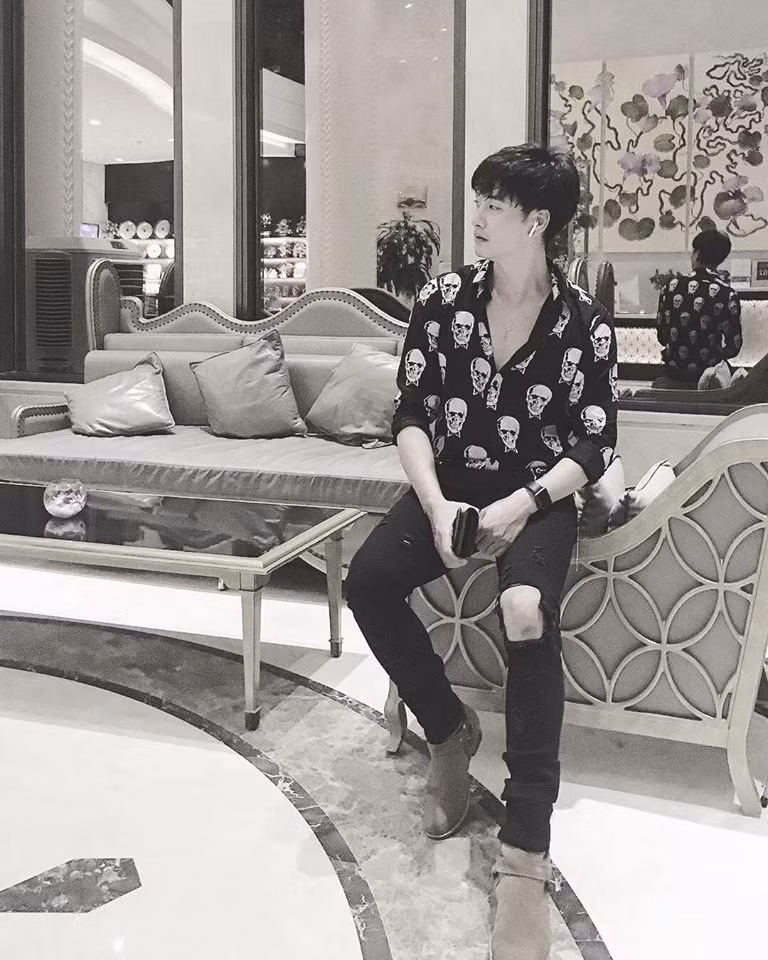 Trọng Lân sở hữu gương mặt lạnh, điển trai kiểu hot boy Hàn Quốc. Phong cách thời trang của anh cũng khá trẻ trung, bắt mắt đúng trend của giới trẻ Hàn nên dẫn tới việc các cô gái tưởng nhầm là "Oppa".