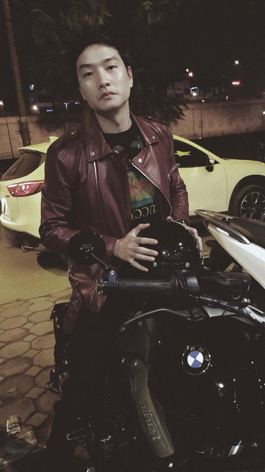 Đôi mắt 1 mí, cái mặt vênh cùng đôi môi cong chính là những điểm nhấn khiến Trọng Lân thường được giao vai phản diện như Phong Cấn hay trước đó là "công tử" dám "bật" Phan Hải trong phim Người Phán Xử.