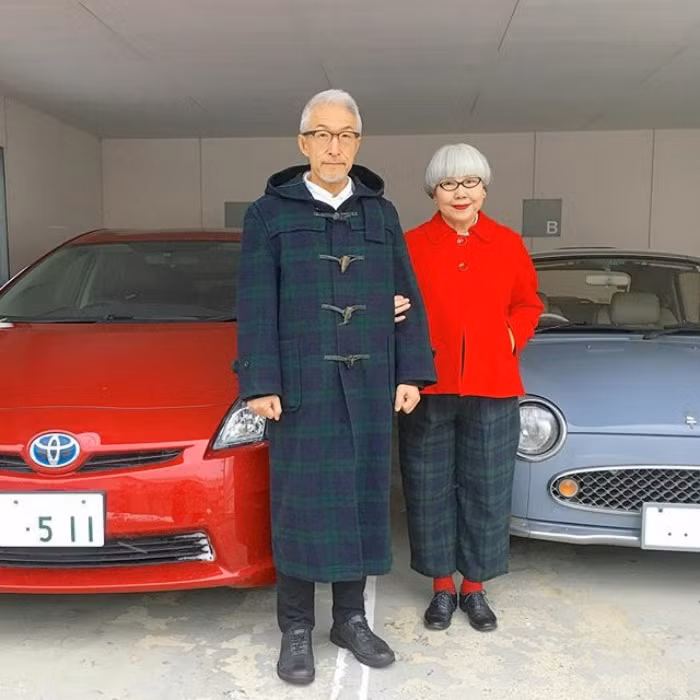 Trang cá nhân đăng tải hình ảnh của cặp đôi già có gu ăn mặc cực "chất" này hiện đã có hơn 65.000 người theo dõi. Dân mạng xem ảnh thường tỏ ra thích thú và để lại những dòng bình luận bày tỏ sự ngưỡng mộ.