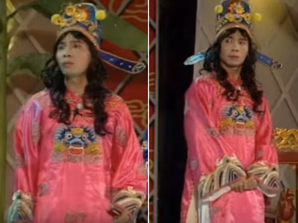 Năm 2009, Bắc Đẩu mặc trang phục hồng sen, đội mũ cánh chuồn. Mái tóc của "cô Đẩu" trông dài hơn năm ngoái, nhưng vẫn giữ kiểu uốn lọn xoăn.