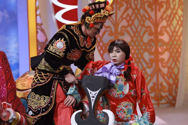 Với tạo hình ở Táo quân 2016, nhân vật Bắc Đẩu tiếp tục được khen xinh gái và điệu đà. Tạo hình này có phần khác biệt với mái tóc được buộc lệch, thắt nơ một bên cổ và màu sắc trang phục cũng không còn màu hồng thường thấy. Mái tóc được nhuộm đen và cắt thưa phần mái, chạy theo xu hướng thịnh hành.