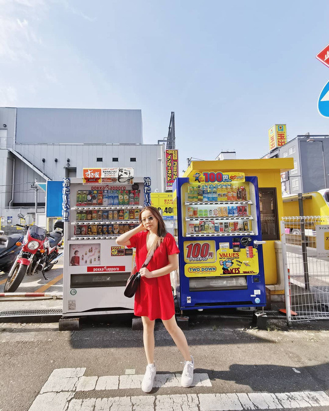 Rất nhiều fan hâm mộ và bạn bè thân thiết như Kiên Hoàng, beauty blogger Hạnh Mai, Quách Ánh đã gửi lời chúc mừng đến Trinh Phạm khi hot girl Việt mang bầu.