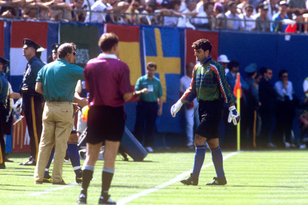 Cụ thể, ở phút 21, trong trận đấu giữa Italia và Na Uy tại vòng bảng Pagliuca đã phải nhận thẻ đỏ trực tiếp từ trong tài sau một pha dùng tay chơi bóng ngoài vòng cấm.