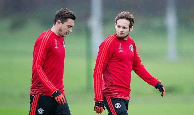  Chuyển nhượng cầu thủ từ The Times, M.U muốn tống khứ Blind và Darmian để thu về khoảng 30 triệu bảng.