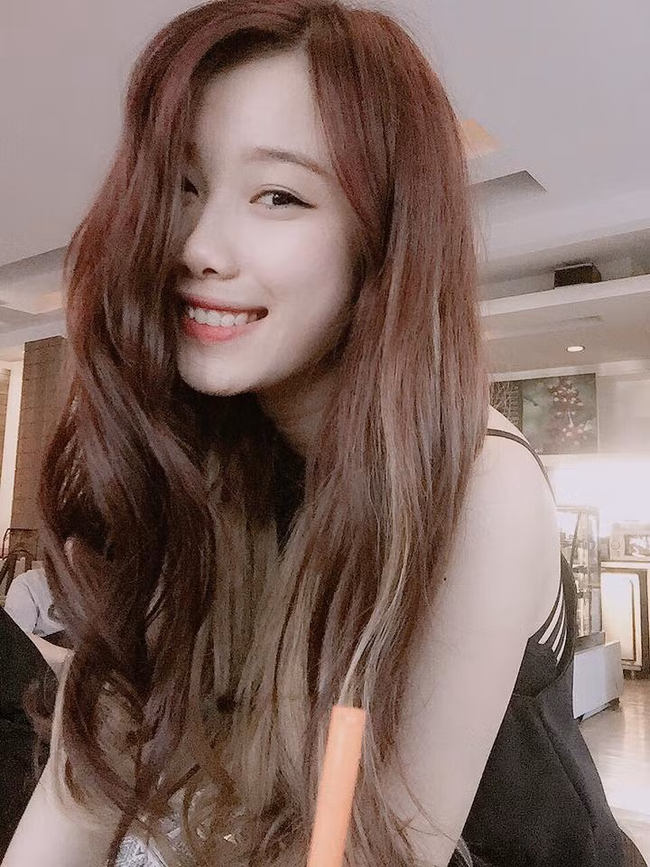 Sau khi bị dân mạng tìm ra, cả Văn Toàn và Trang Nhung đều không thể giấu chuyện tình cảm của mình và họ đã bước ra ánh sáng. Chính tiền đạo của đội tuyển U23 Việt Nam thừa nhận trong một talkshow có mình tham dự đó là: "Tôi đã có người yêu".