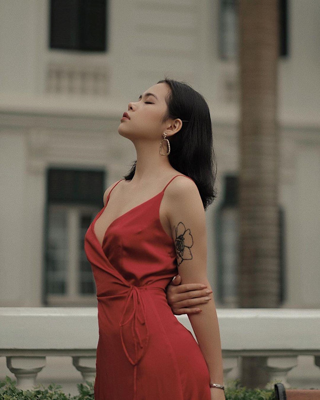 Ngoài công việc chính, Nina Phạm thời gian rảnh cô còn nhận dạy kèm tiếng Nga.