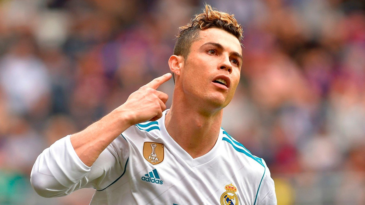  Chuyển nhượng cầu thủ từ Don Balon, Ronaldo lại dùng M.U để đòi Real nâng lương từ 365.000 lên 500.000 bảng/ tuần giống Messi. Ảnh: Don Balon