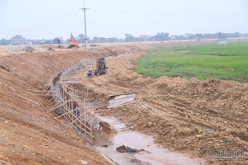 Tan muc de be tong nghin met gan 40 ty bao ve Thu do khoi ngap lut-Hinh-5