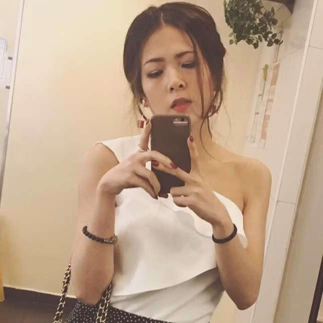 Cathy Thảo Trần xuất hiện tại chương trình với vẻ ngoài giản dị nhưng rất xinh đẹp và nổi bật khiến 3 shark tranh nhau đầu tư. Thậm chí, Shark Dũng còn phải trêu chọc cô nàng là: "Em chọn tiền hay chọn anh?" khiến không khí chương trình trở nên bớt căng thẳng.