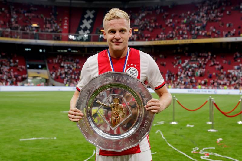 Theo The Mirror, Real Madrid nuôi tham vọng lớn sẽ chiêu mộ thành công sao trẻ của Ajax, Donny Van de Beek ngay trong những kỳ chuyển nhượng tới.