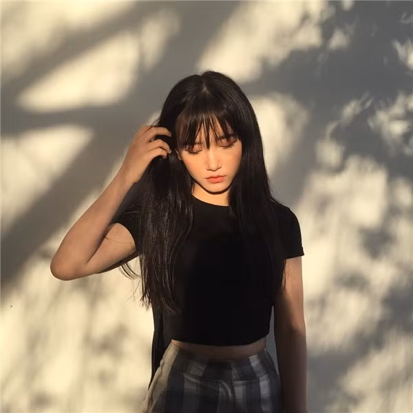 Cũng theo nhiều người, Phương Nhi mang đến vẻ đẹp khá thuần khiết, mỏng manh nhưng không kém phần quyến rũ.