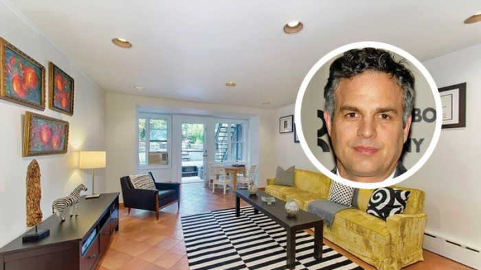 Rufalo được trả từ 5 đến 6 triệu USD cho vai diễn của mình trong Avengers: Infinity War, nhưng hiện tại chỉ sở hữu một trang trại ở chân dãy nũi Caskill, nơi anh sống cùng vợ mình là Sunrise Coigney. Trang trại cách xa Hollywood có giá chỉ 280.000 USD vào năm 2001.