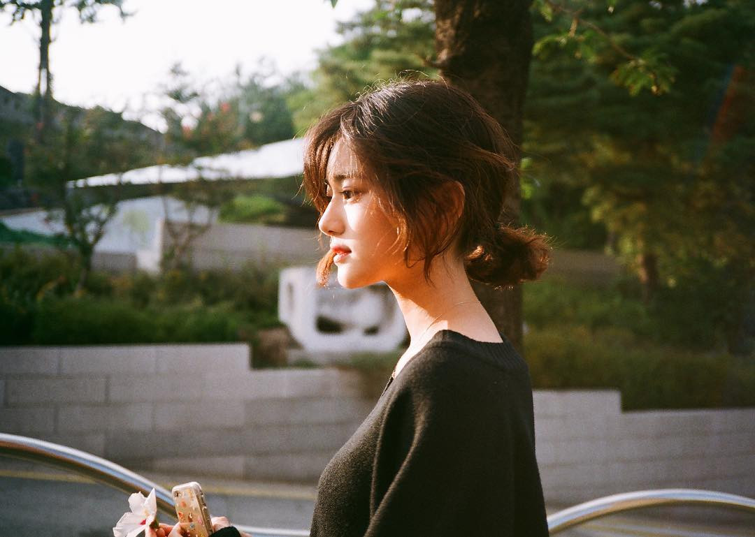 Sở hữu một nét đẹp trong vắt và nhẹ nhàng đến lạ kì, dù chẳng son phấn đậm hay theo style ấn tượng nào nhưng Min Seo vẫn cứ khiến người ta nhớ mãi không quên.