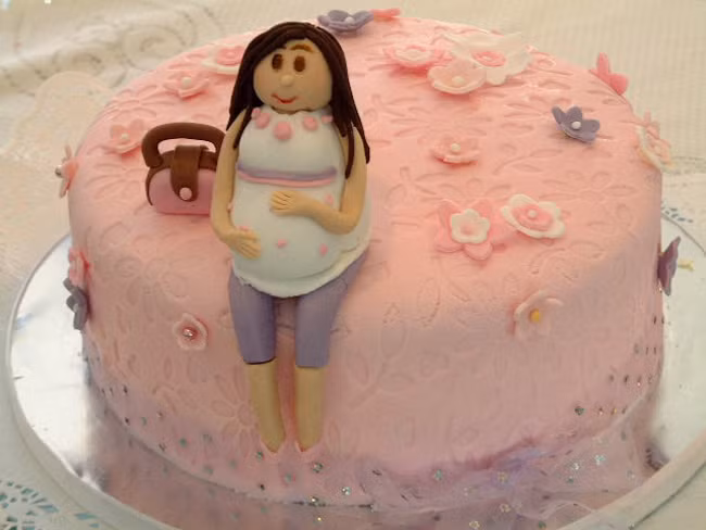 Trước đó cũng đã có rất nhiều dân mạng gặp phải trường hợp dở khóc, dở cười khi hình chào bán khác xa với hàng nhận được như quần áo, bánh bông lan phô mai trứng muối.