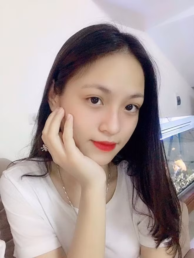 Tìm hiểu về Huyền Nga thì nhiều người biết rằng, năm 2018, cô bạn từng đạt giải Miss Áo dài tại cuộc thi Nét đẹp Tràng An.