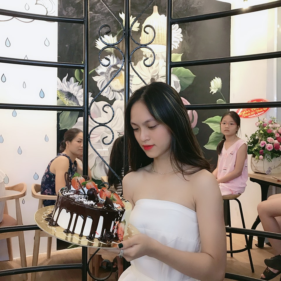 Sau tốt nghiệp, Huyền Nga muốn tiếp tục con đường làm mẫu ảnh và không ngừng học hỏi để tăng khả năng diễn xuất. 10x hướng đến hình tượng cô gái nhẹ nhàng, hiền lành, nhằm tạo cho mọi người cảm giác gẫn gũi, thân thiện.