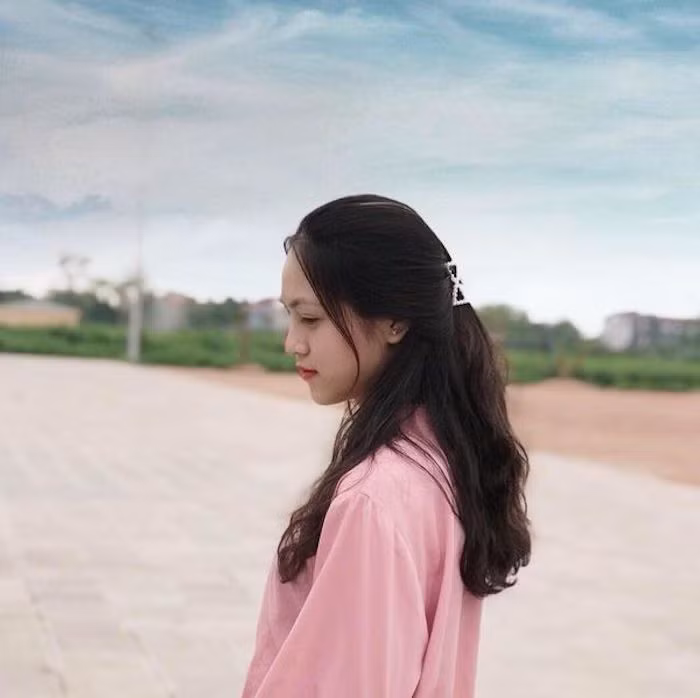 Bên cạnh đó, nữ sinh Hà thành đang theo học lớp người mẫu tại Xuân Lan Academy và tham gia đóng một số dự án phim ngắn.