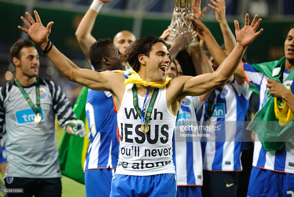 Ít ai biết được Radamel Falcao là trưởng nhóm hội Tin Lành tại Buenos Aires. Thậm chí, nơi đây đã se duyên cho Falcao và vợ anh hạnh phúc đến tận bây giờ. Nhóm tín đồ này thường xuyên tổ chức các hoạt động để giúp đỡ các trẻ em kém may mắn hoặc những nơi gặp khó khăn.